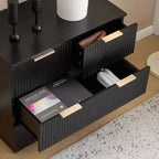 Table de chevet 4 tiroirs en MDF noir 71 cm avec façade ondulée